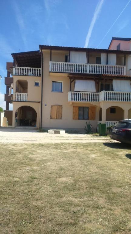 Apartments Ninske Vodice Екстер'єр фото